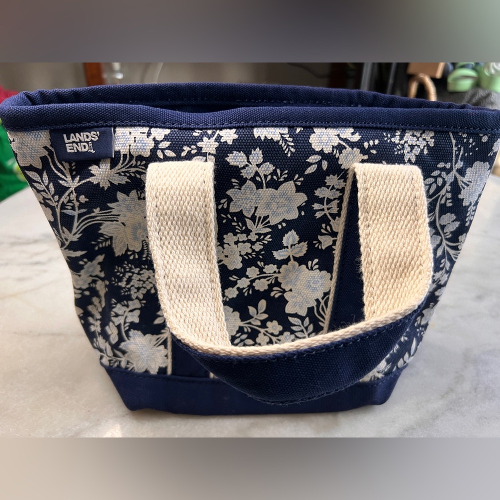 Lands’ End Mini Canvas Tote Bag White and Navy Blue Floral with Zip Close - Picture 4 of 8
